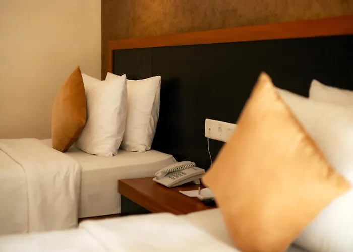 Fourteen Roses Hotel 3*
