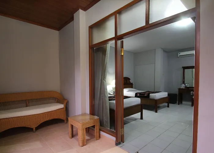 Hotel Fourteen Roses 3*