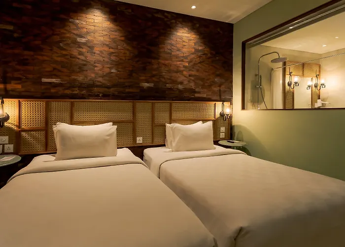 Fourteen Roses Hotel