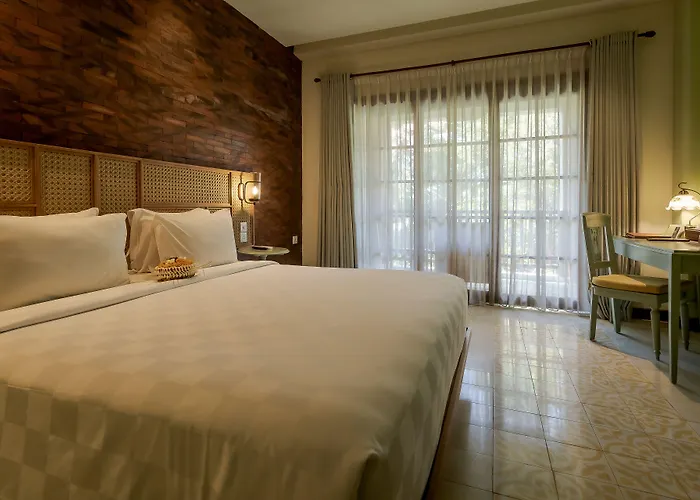 Hotel Fourteen Roses