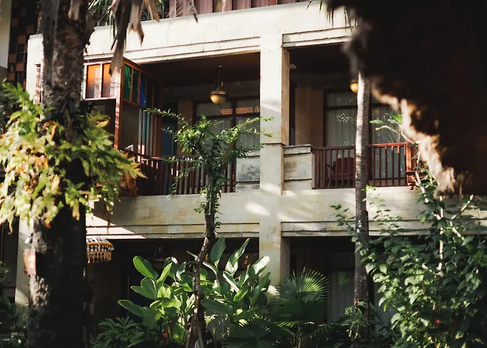 Hotel Fourteen Roses 3*